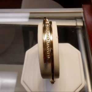 18K Gold Bangle bracelet